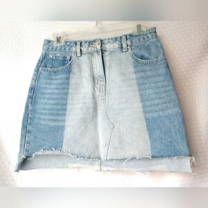 Tobi Denim Jean Mini Skirt Raw Hem Size 28 Junior's Size 7 Color Fade Blue